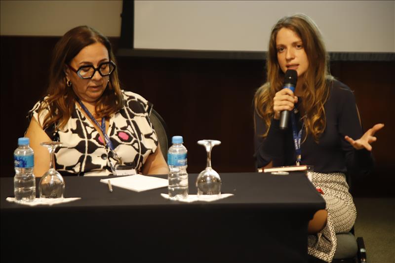 Da esq. para dir.:  Maria Angélica Fernandes, coordenadora do GT em Gênero, e  Marian Bellamy, coordenadora do Grupo de Trabalho (GT) em Educação