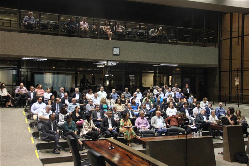 Servidores e servidoras do TCMSP acompanharam a apresentação do site do Observatório nesta quinta-feira